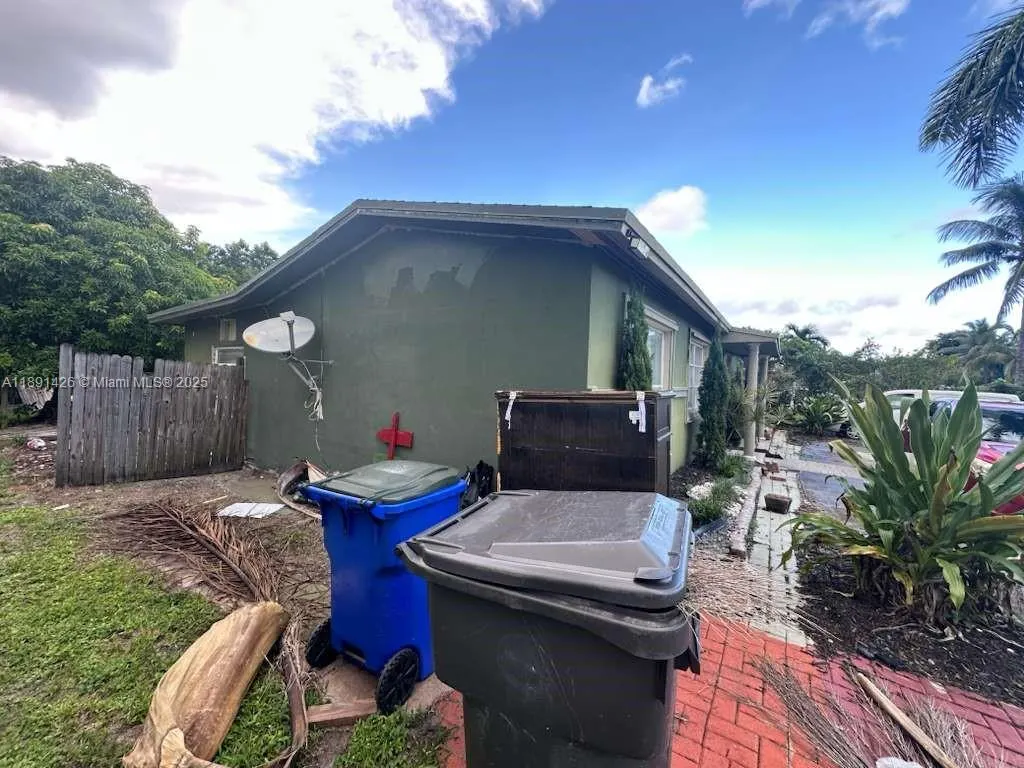 4411 NW 34th St