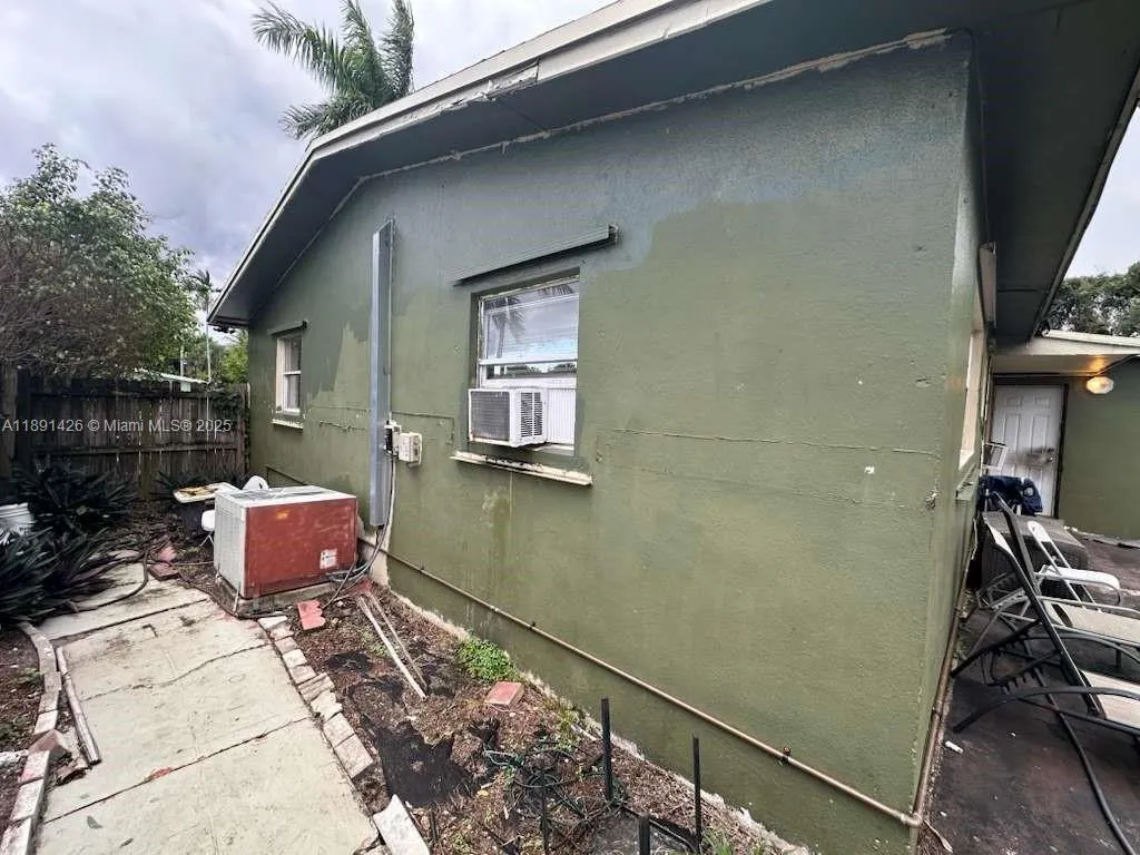 4411 NW 34th St