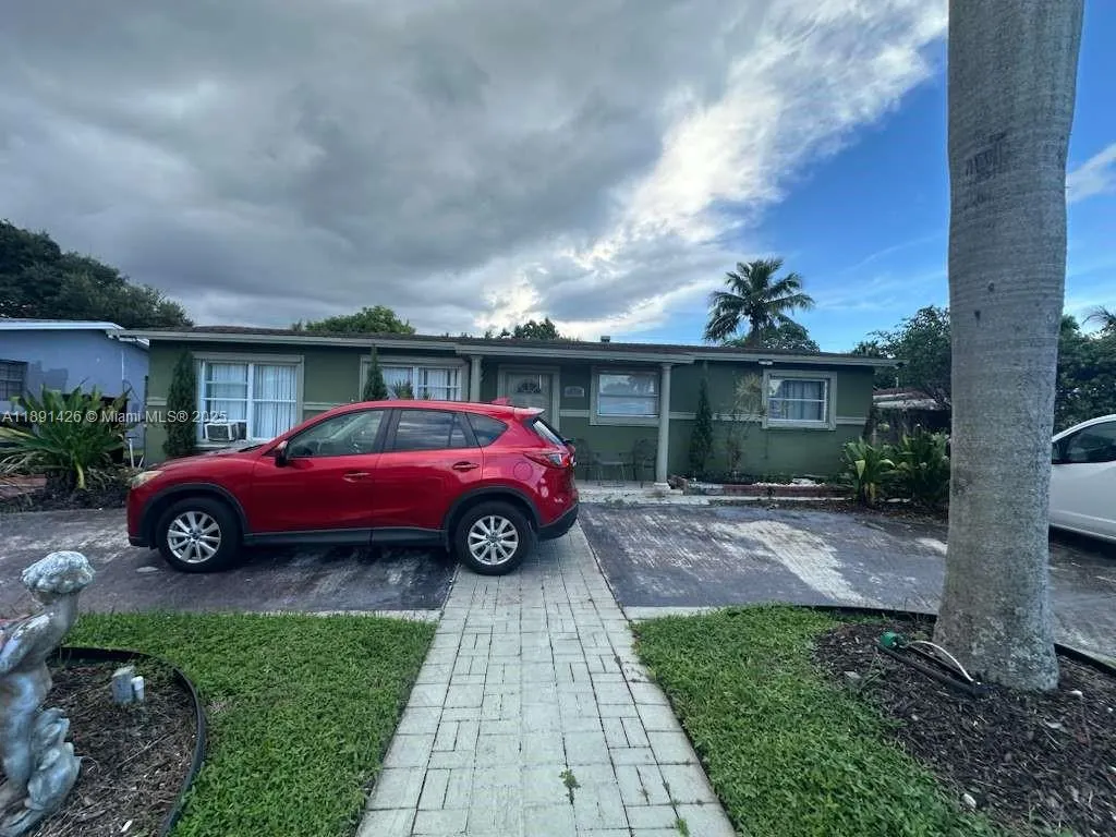 4411 NW 34th St