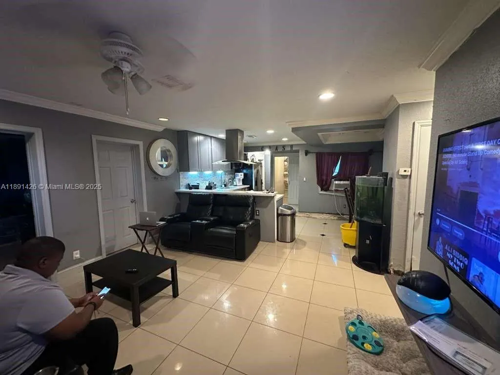 4411 NW 34th St