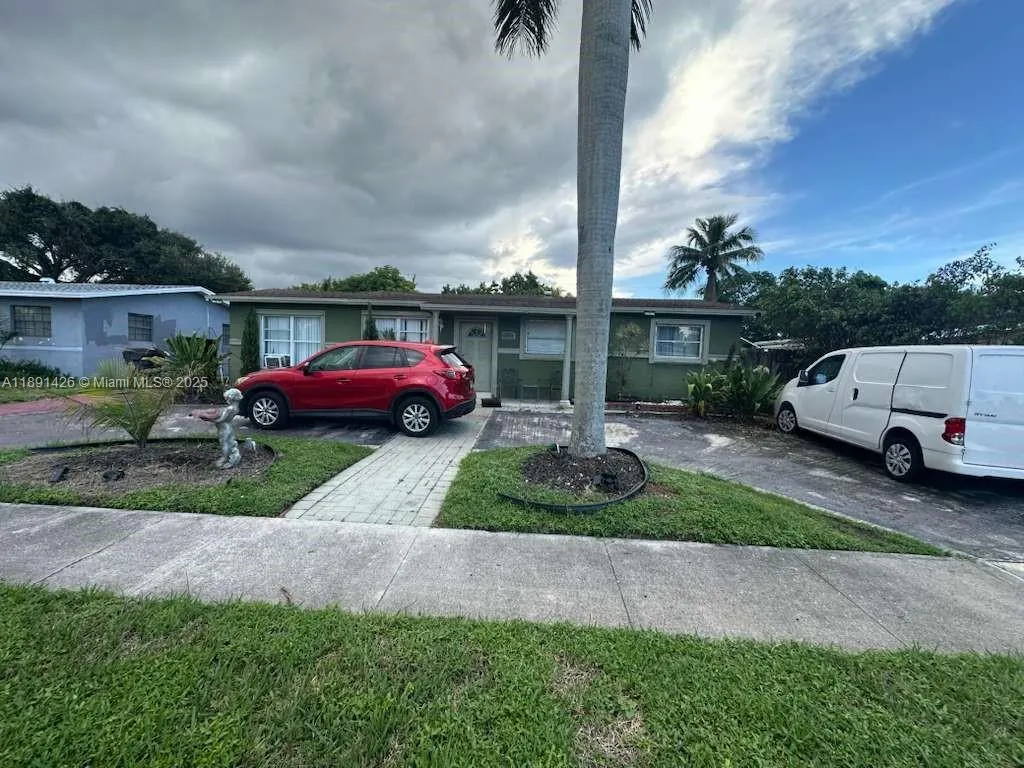 4411 NW 34th St