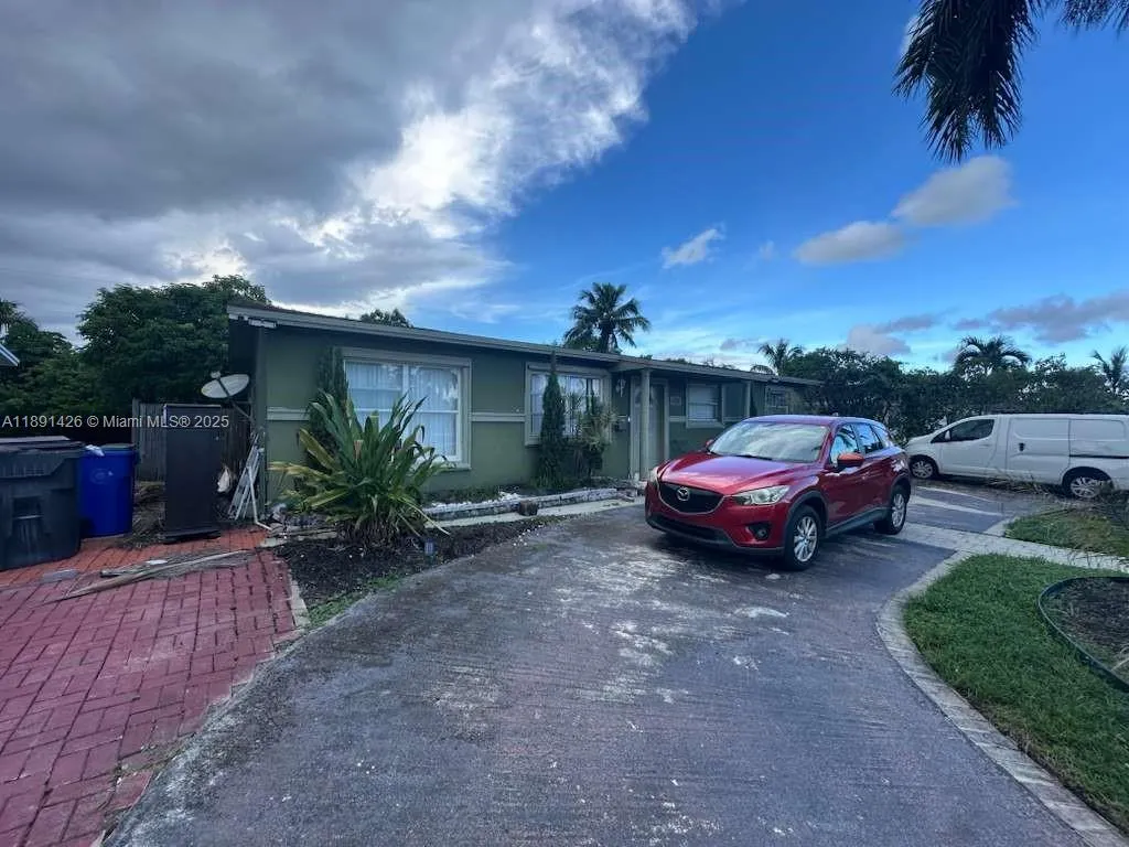 4411 NW 34th St