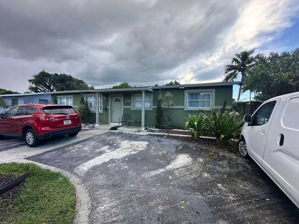 4411 NW 34th St
