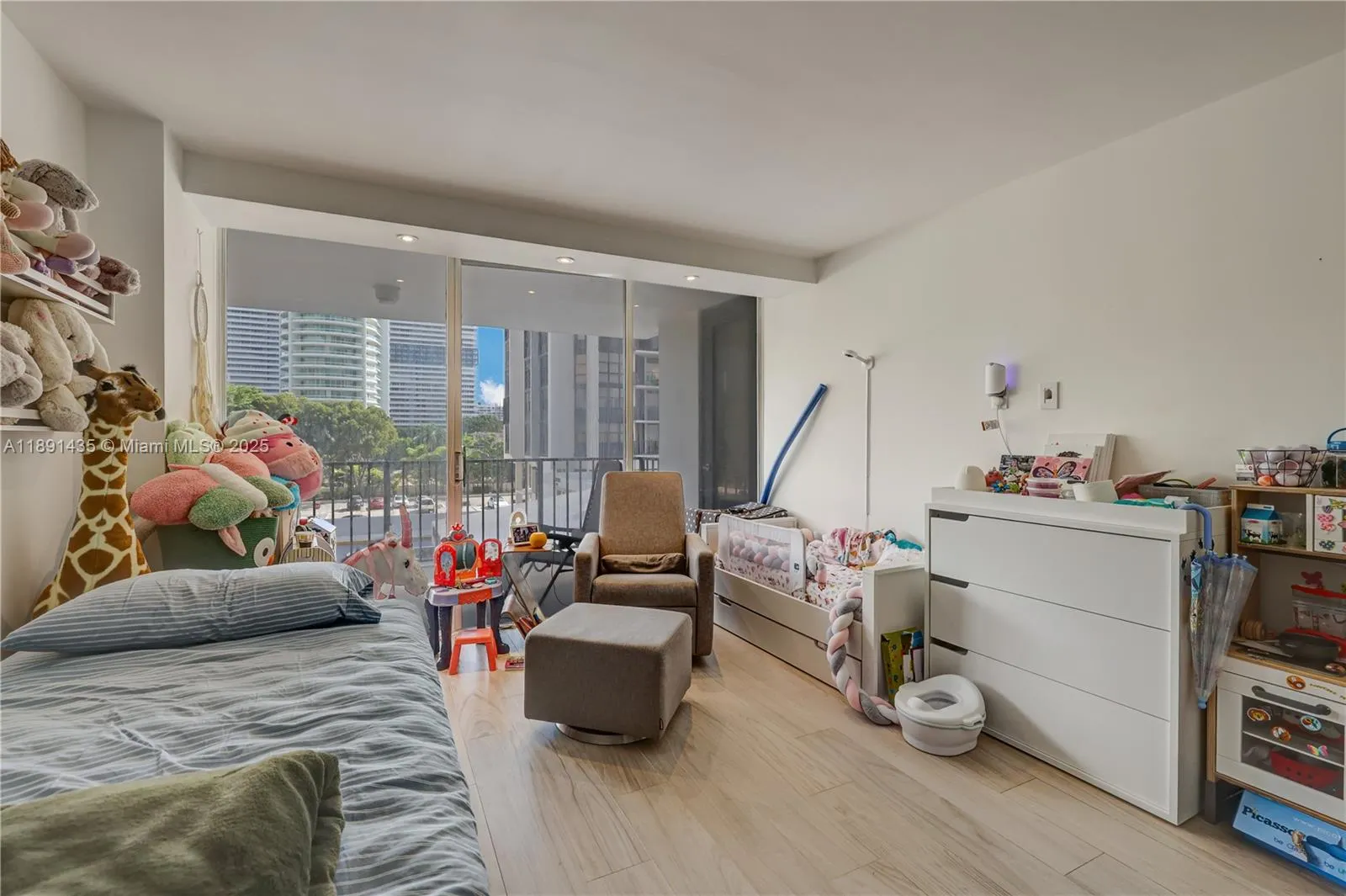 1901 Brickell Ave, #B413