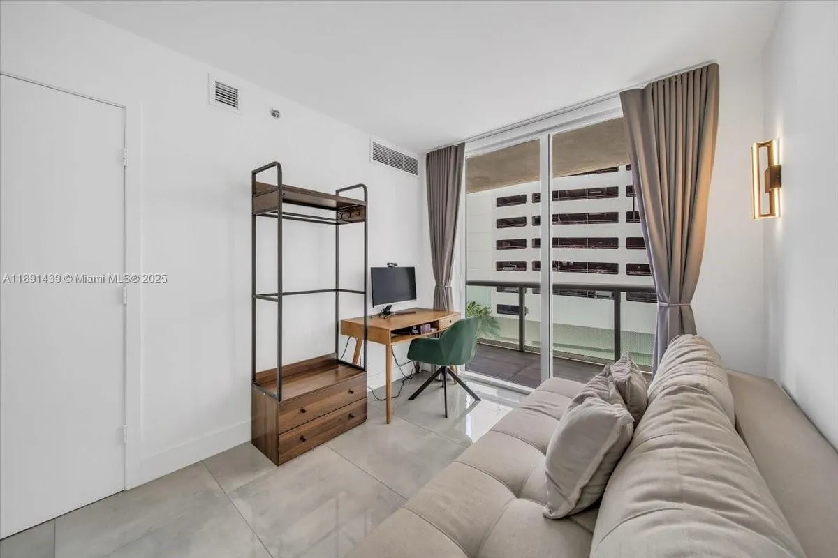 50 Biscayne Blvd, #512