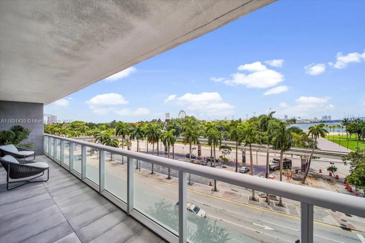 50 Biscayne Blvd, #512