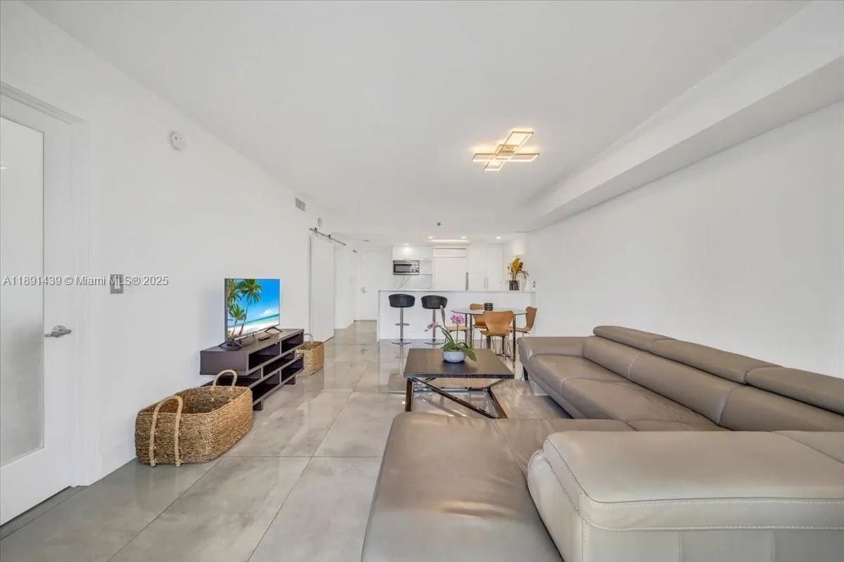 50 Biscayne Blvd, #512
