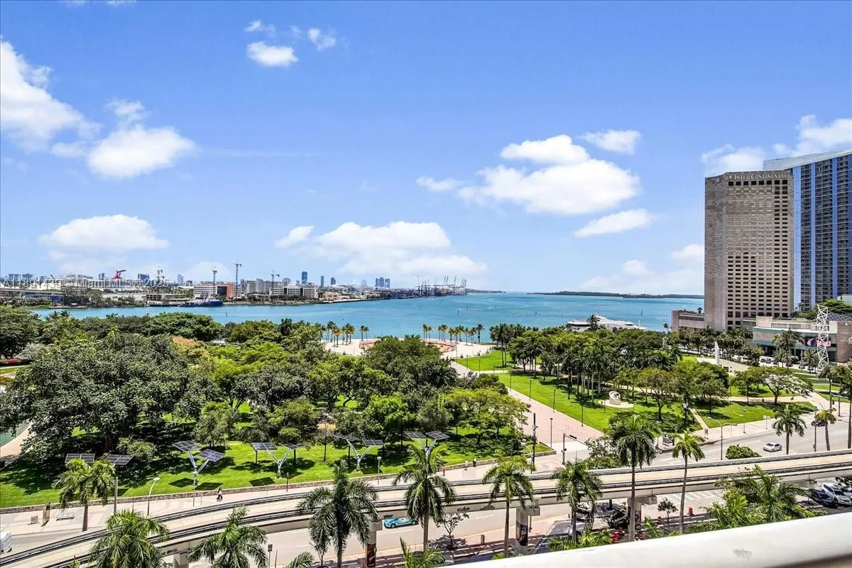 50 Biscayne Blvd, #512
