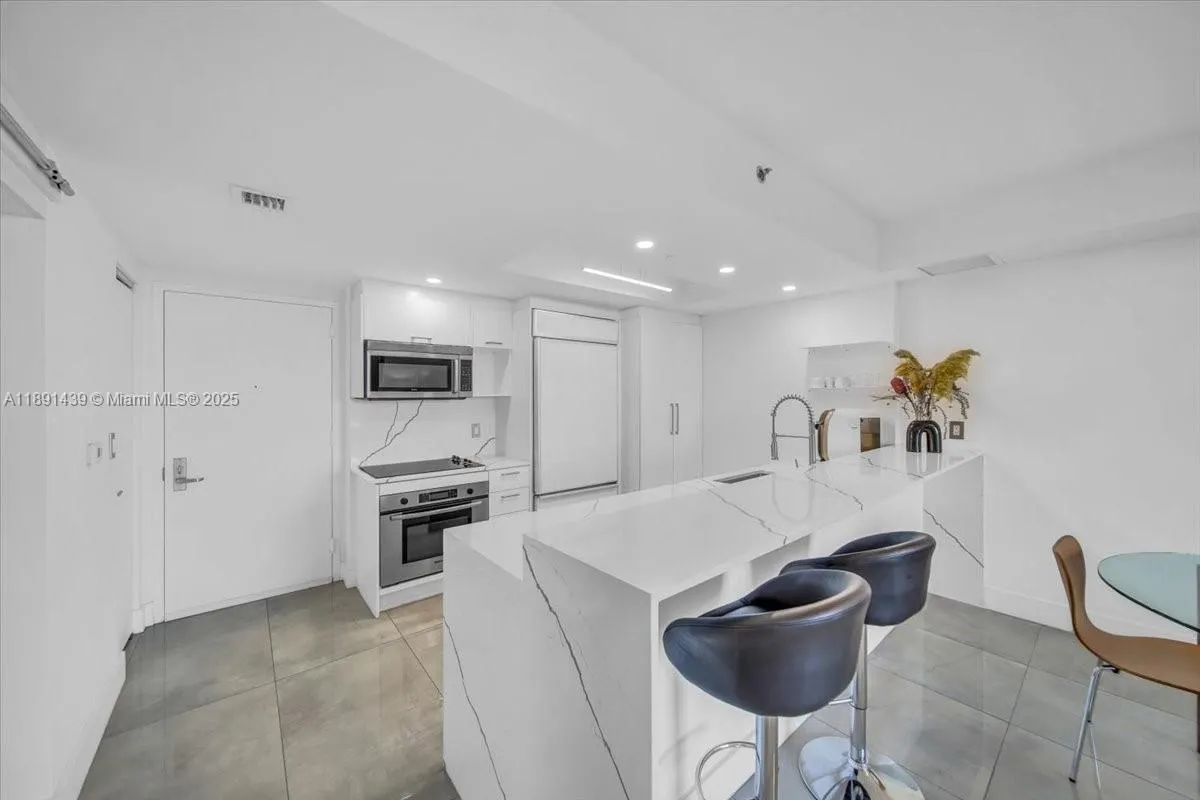 50 Biscayne Blvd, #512