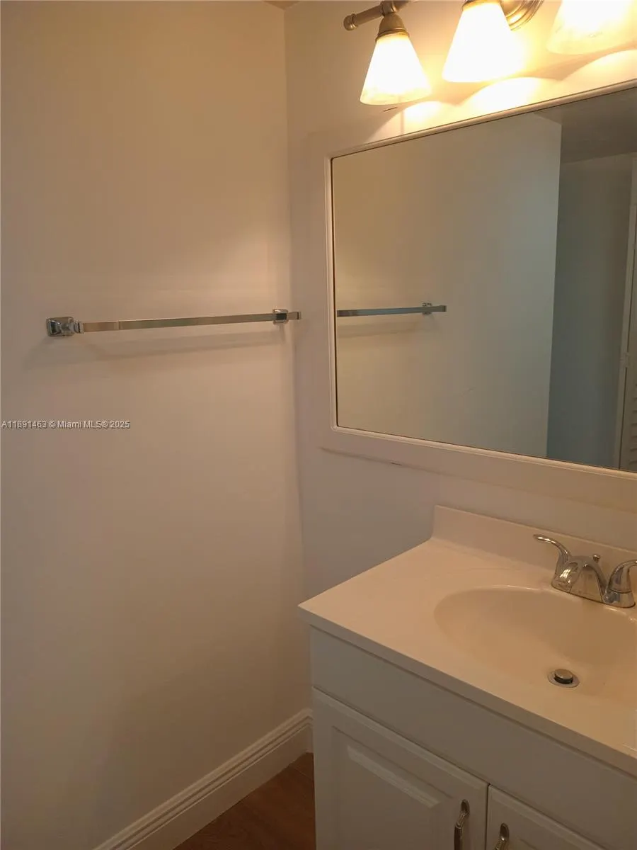 20400 W Country Club Dr, #209