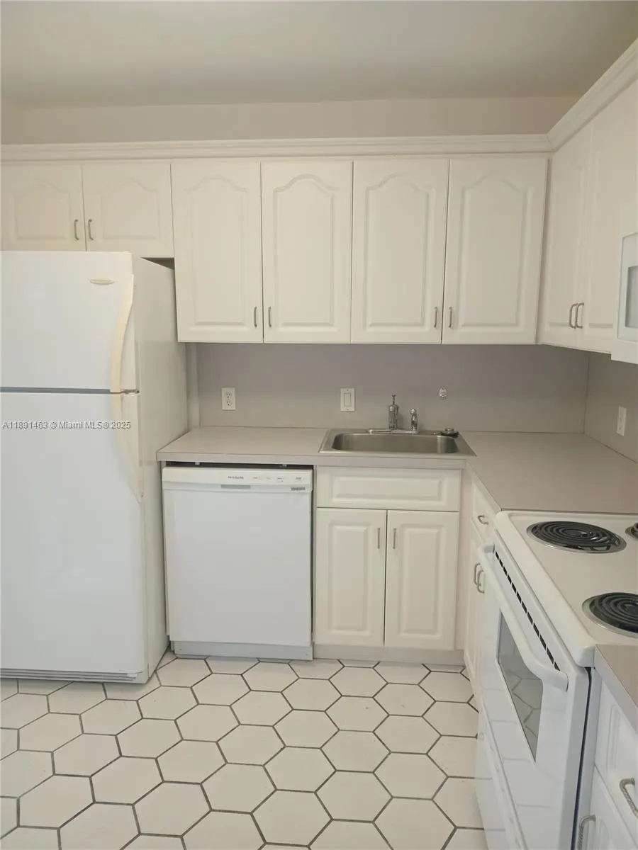 20400 W Country Club Dr, #209
