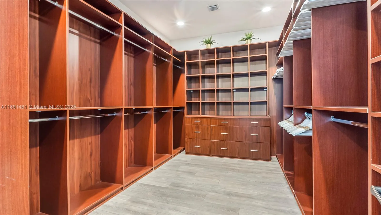 8320 NW 30th St