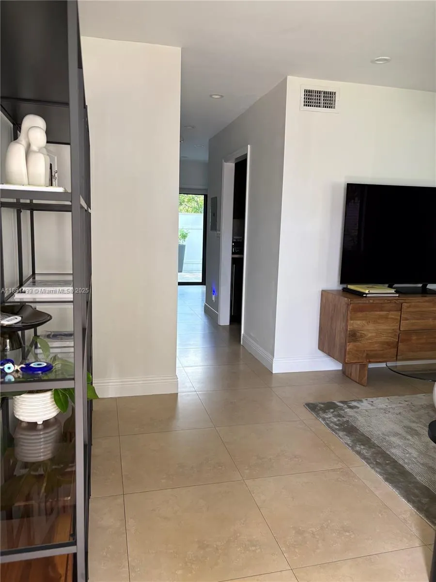 5555 Ludlam Rd, #25