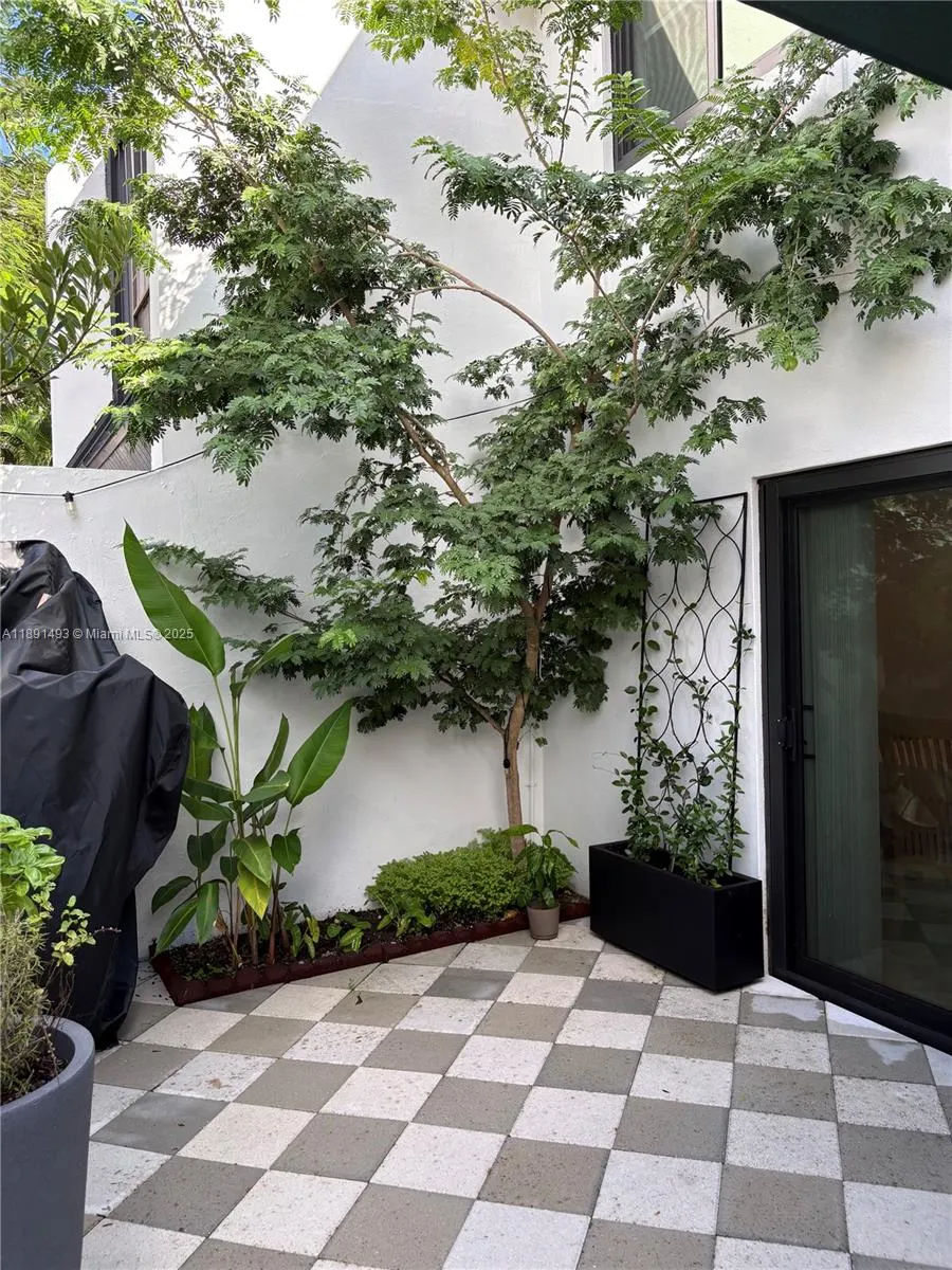 5555 Ludlam Rd, #25