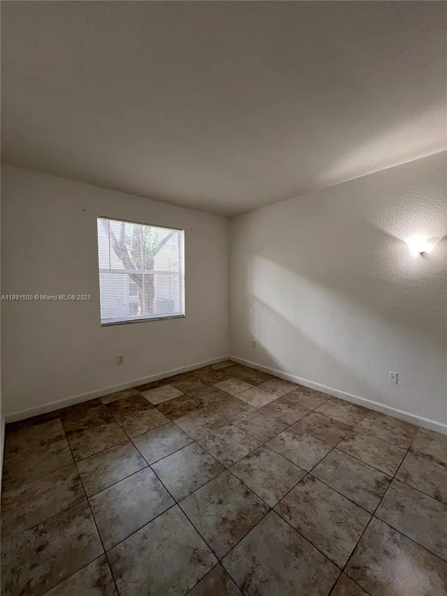 1666 SE 27th Ct, #106