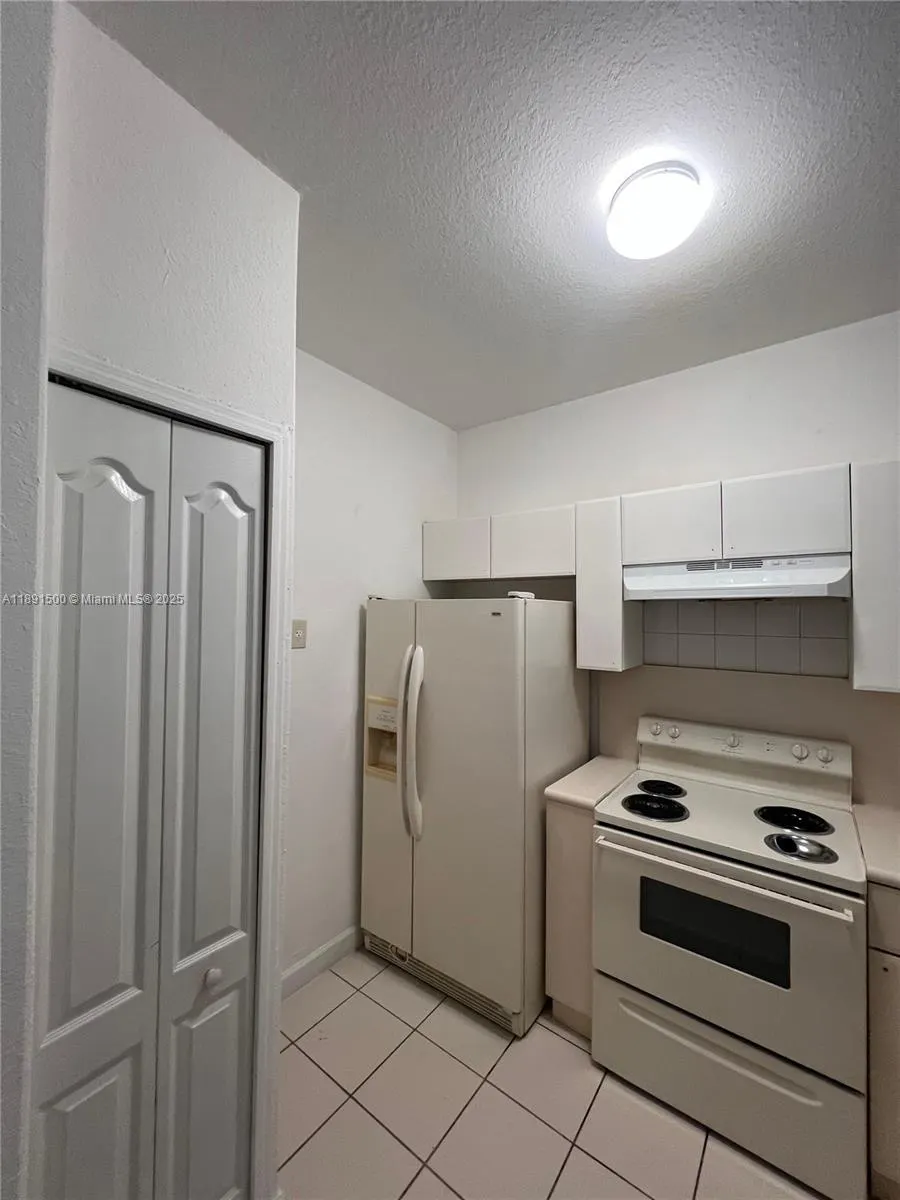 1666 SE 27th Ct, #106