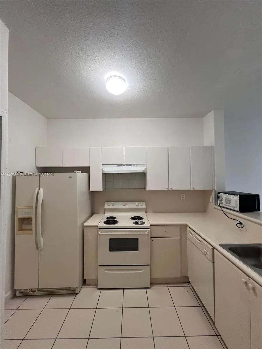 1666 SE 27th Ct, #106