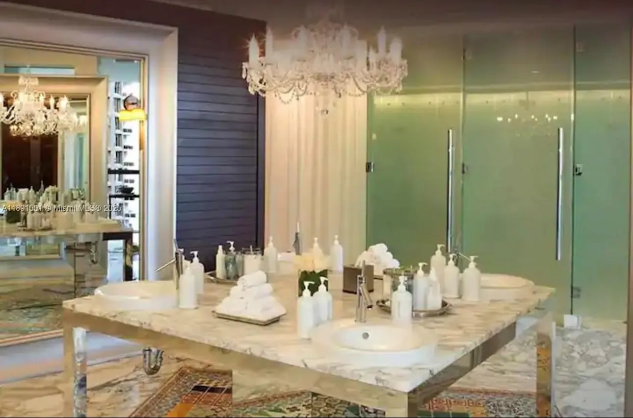 495 Brickell Ave, #3706