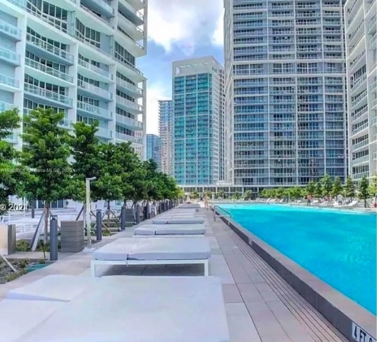 495 Brickell Ave, #3706