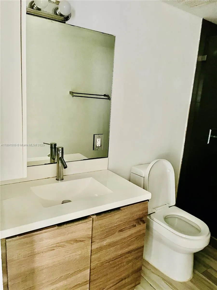 1560 Meridian Ave, #207