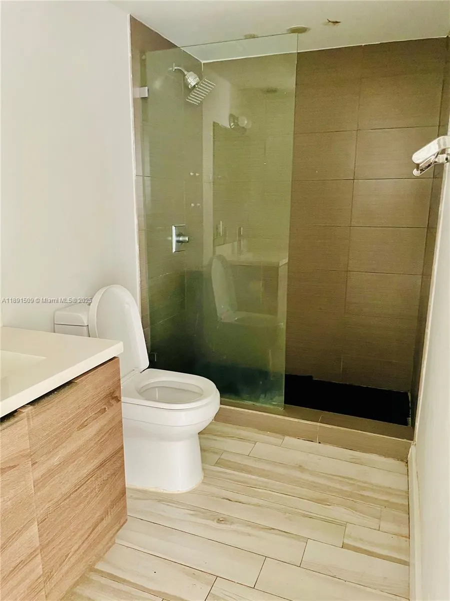 1560 Meridian Ave, #207