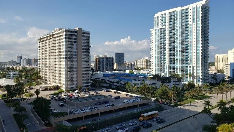 1980 S OCEAN DR, #9M