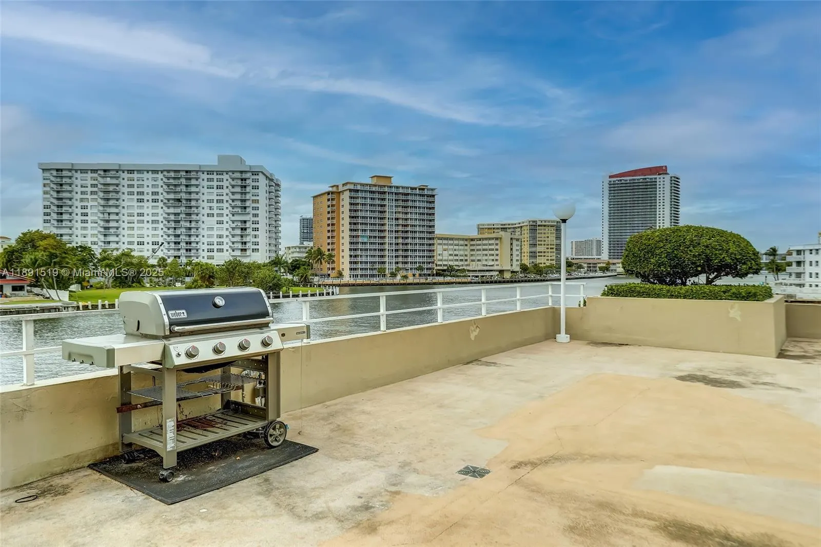 1980 S OCEAN DR, #9M