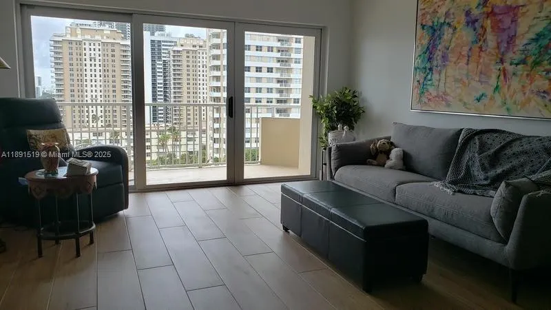 1980 S OCEAN DR, #9M