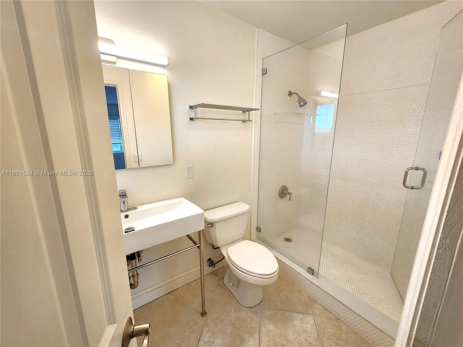2881 NE 32nd St, #221
