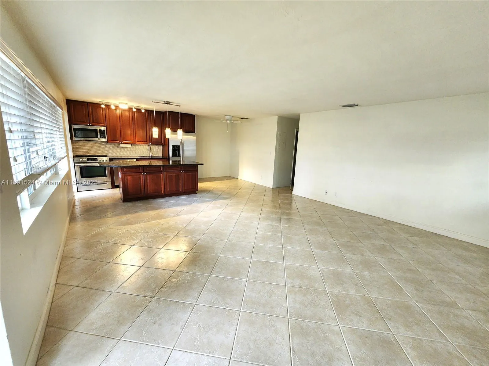 2881 NE 32nd St, #221
