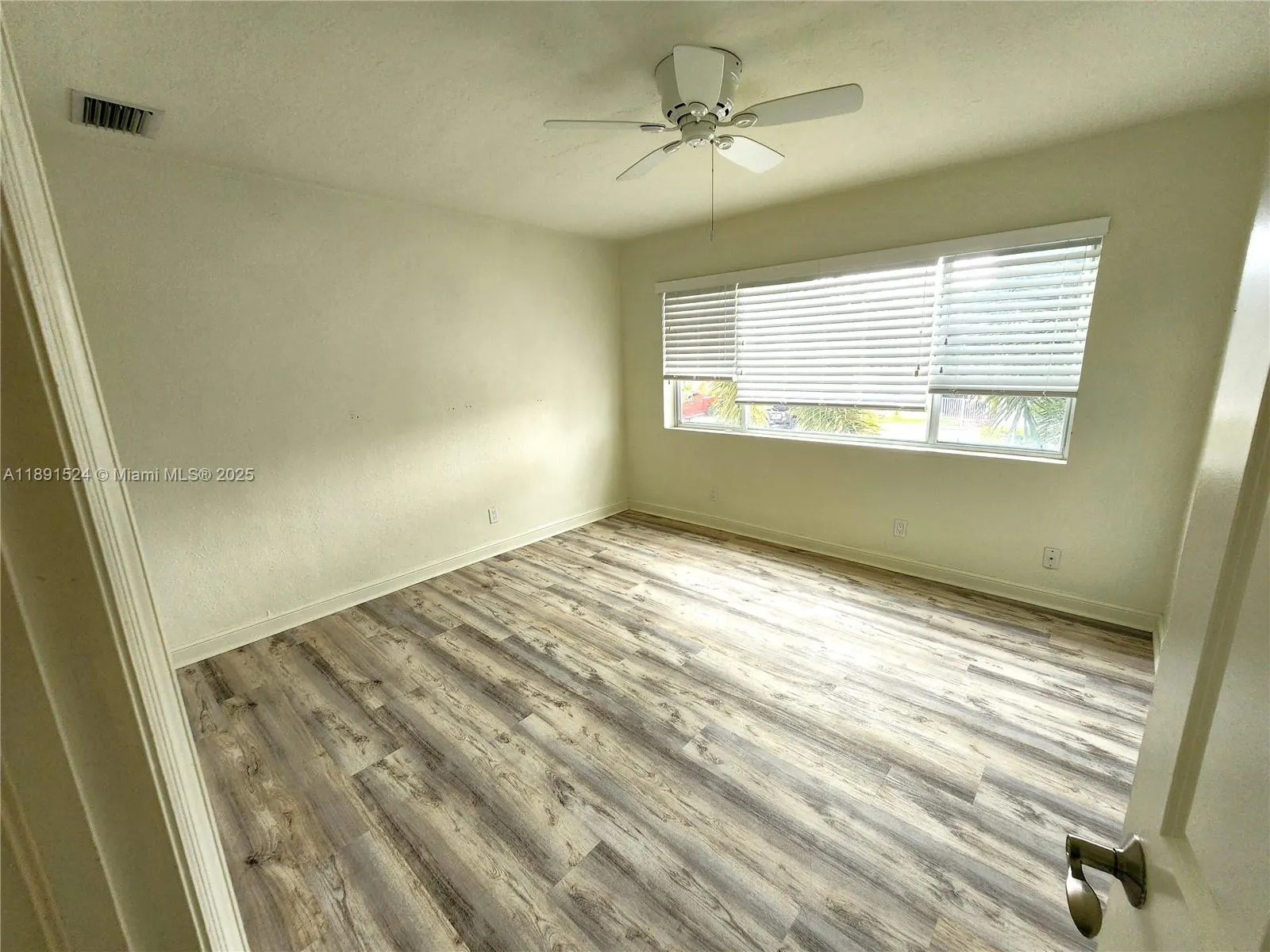 2881 NE 32nd St, #221