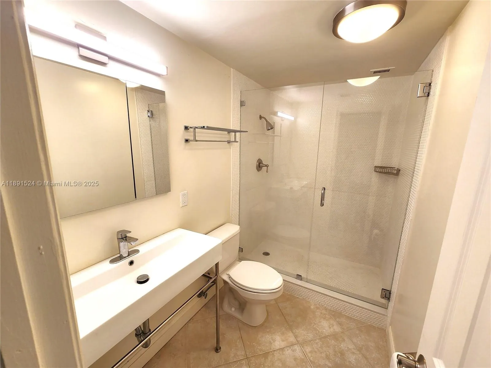 2881 NE 32nd St, #221