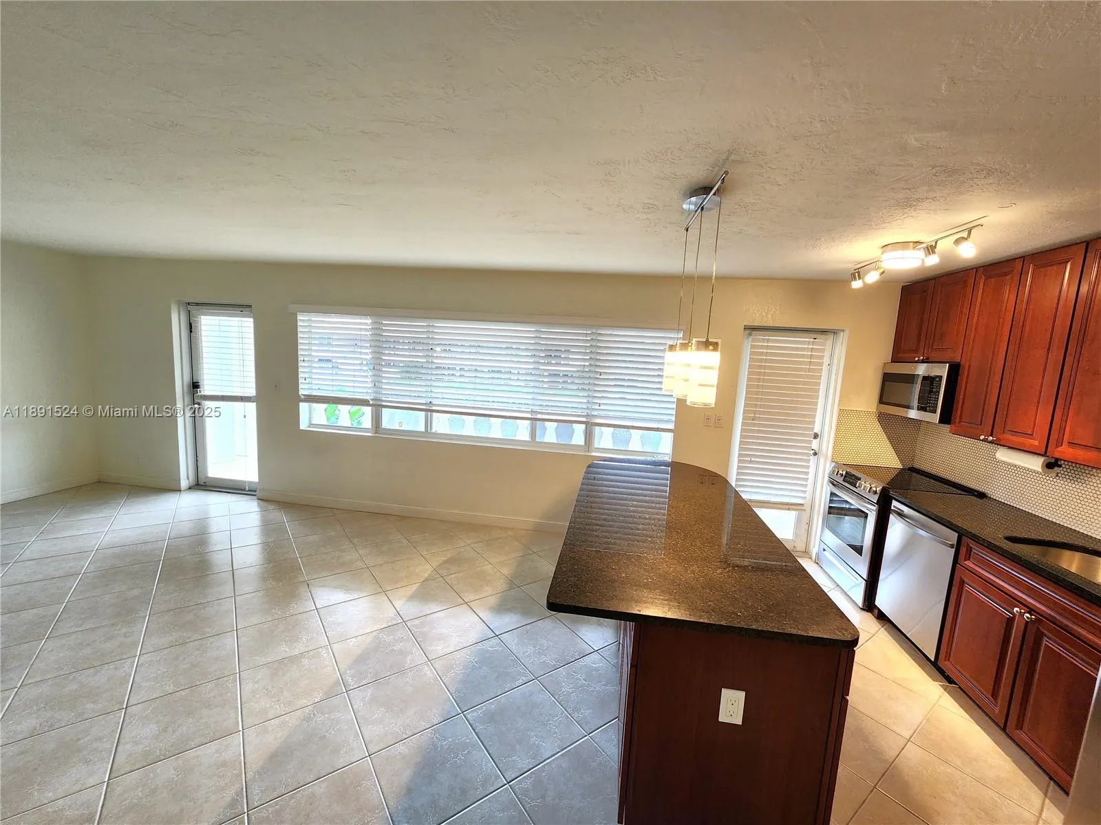 2881 NE 32nd St, #221