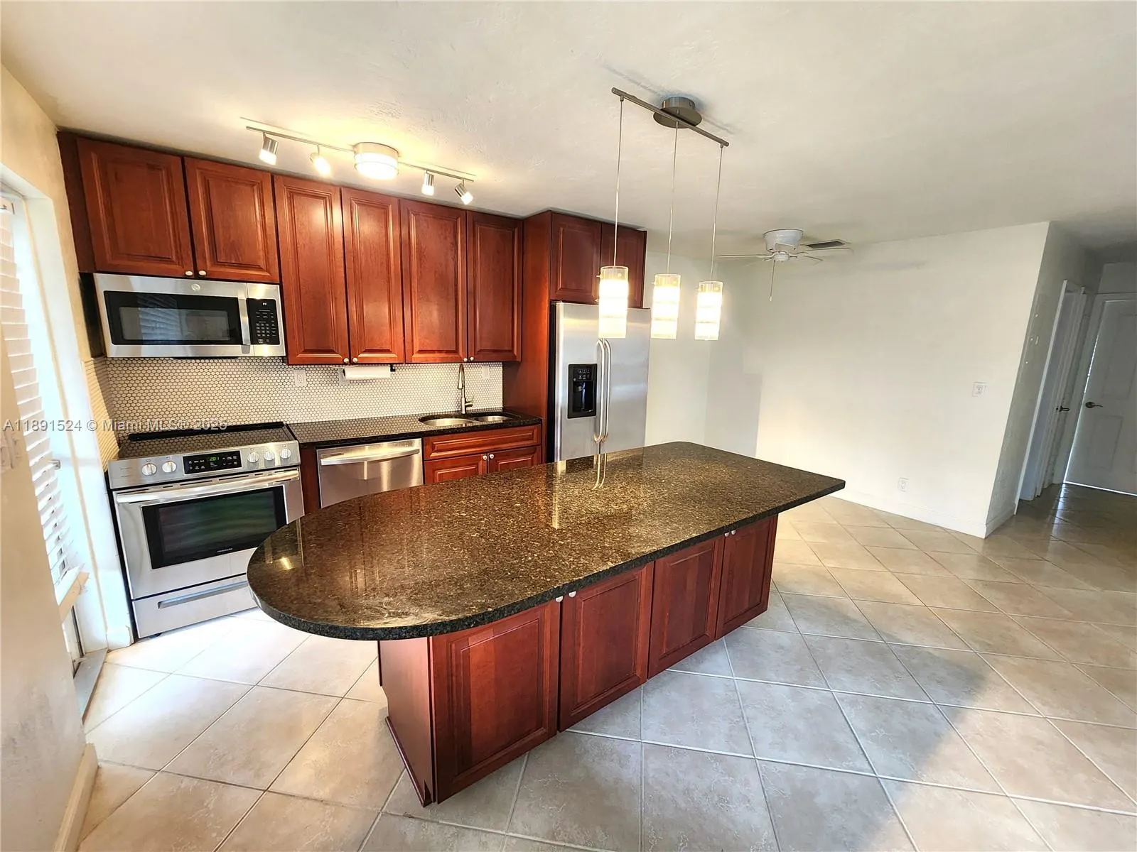 2881 NE 32nd St, #221