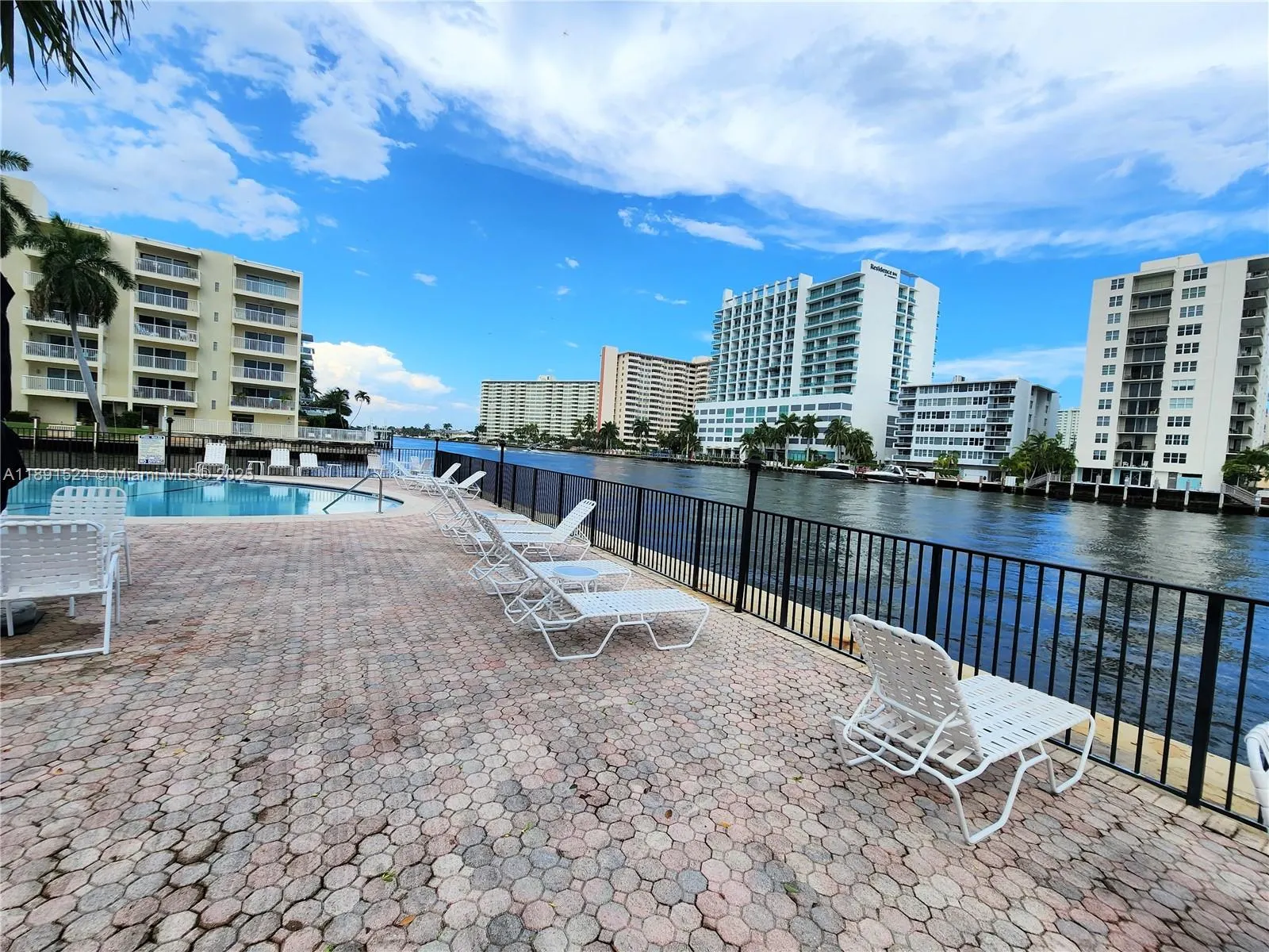 2881 NE 32nd St, #221