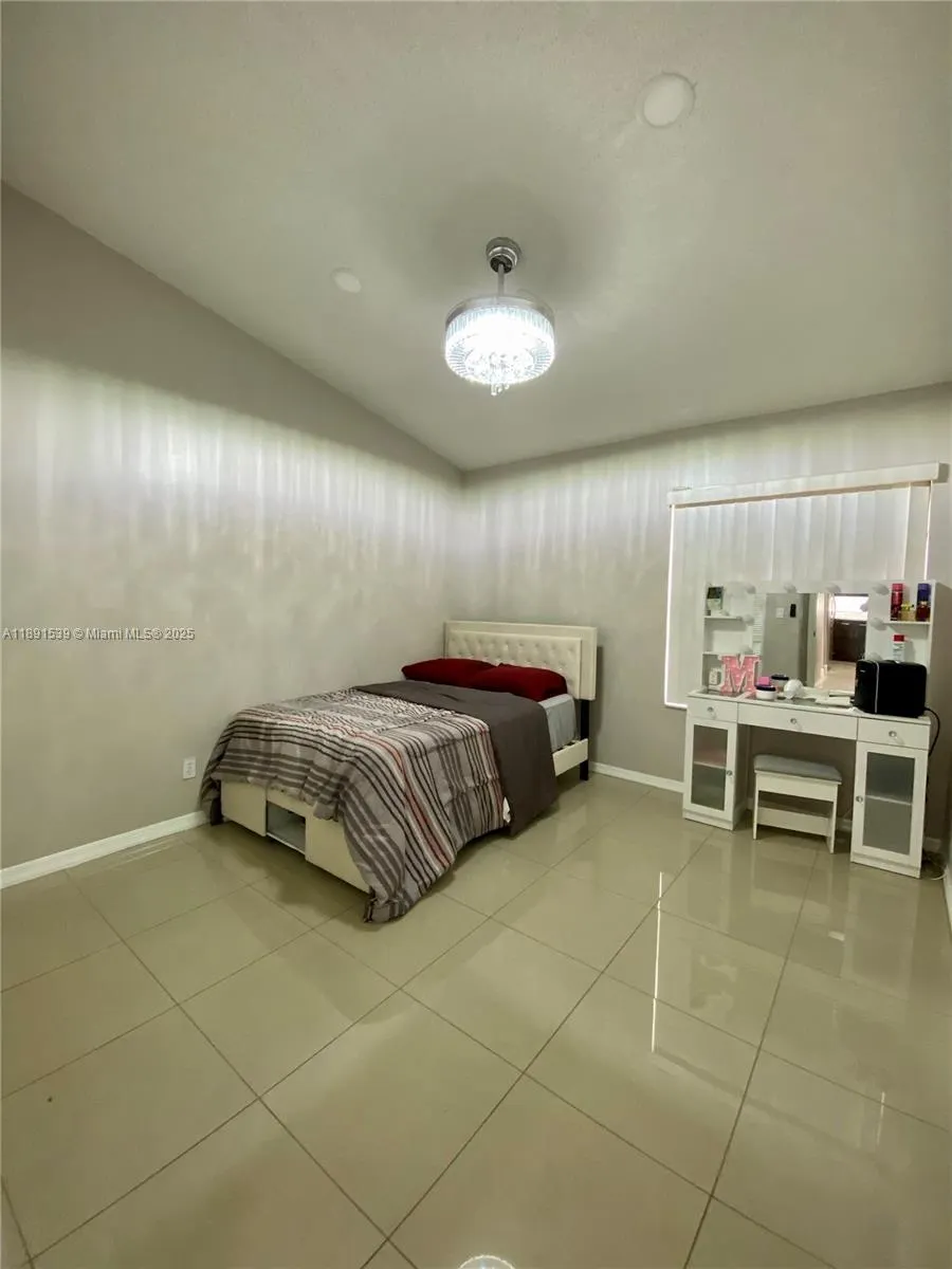 405 SW 183rd Way