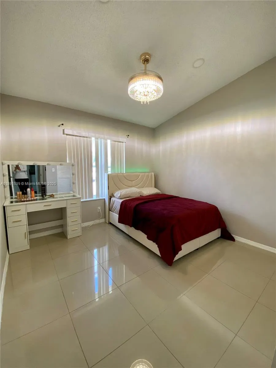 405 SW 183rd Way