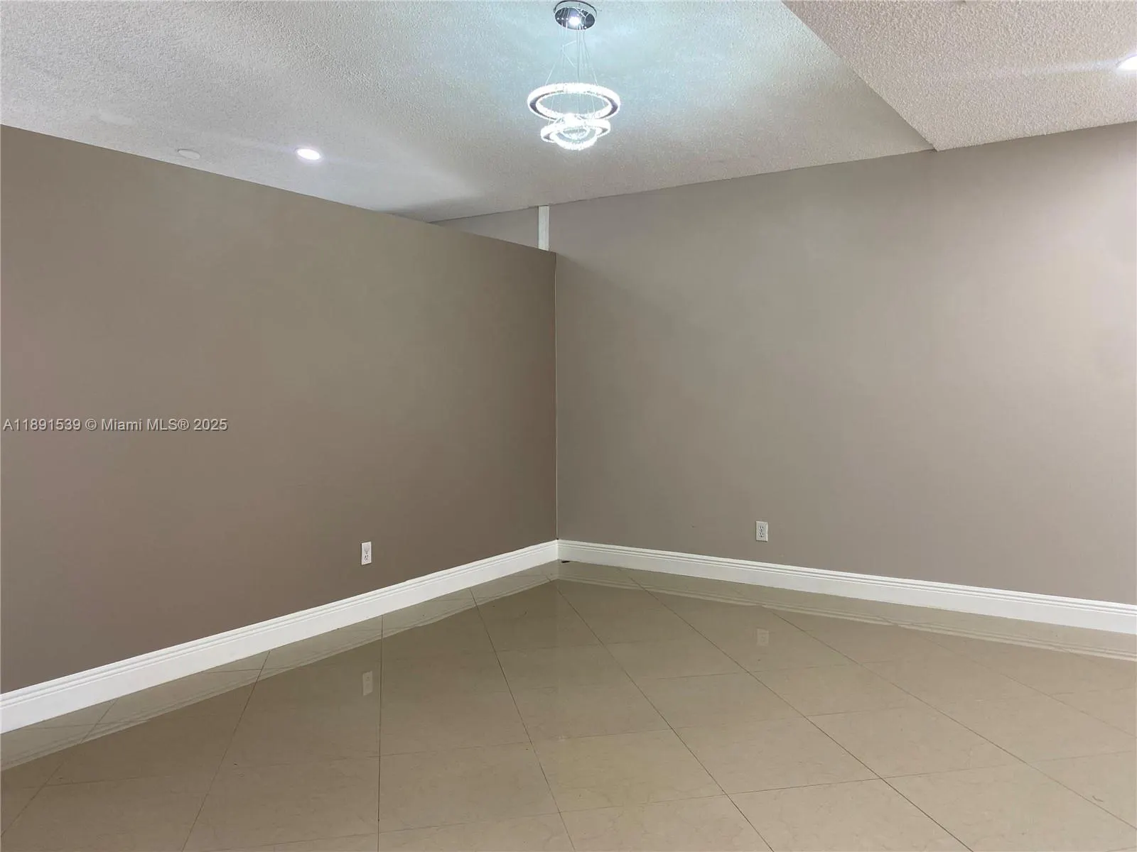 405 SW 183rd Way