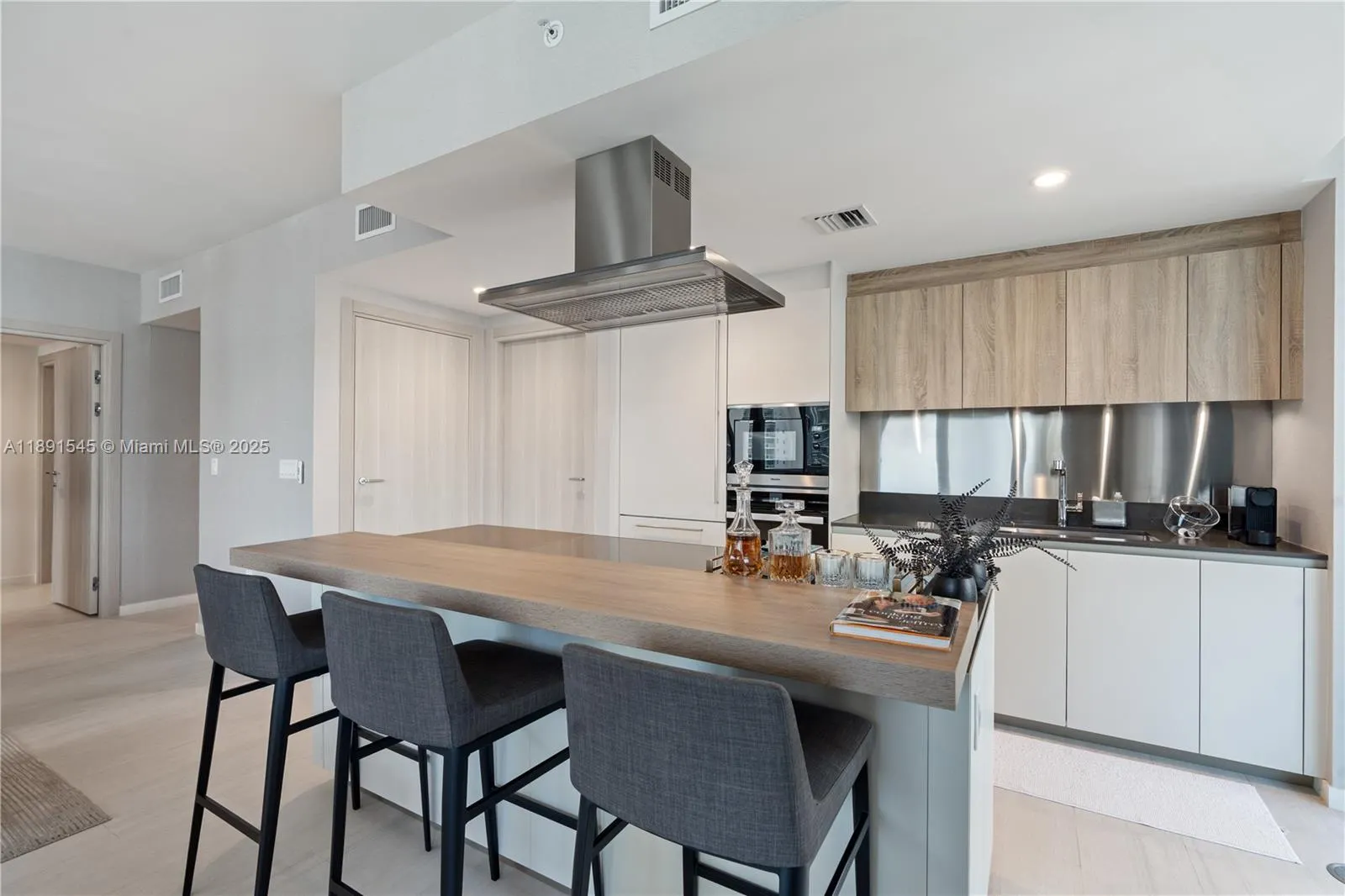 1000 Brickell Plz, #3401