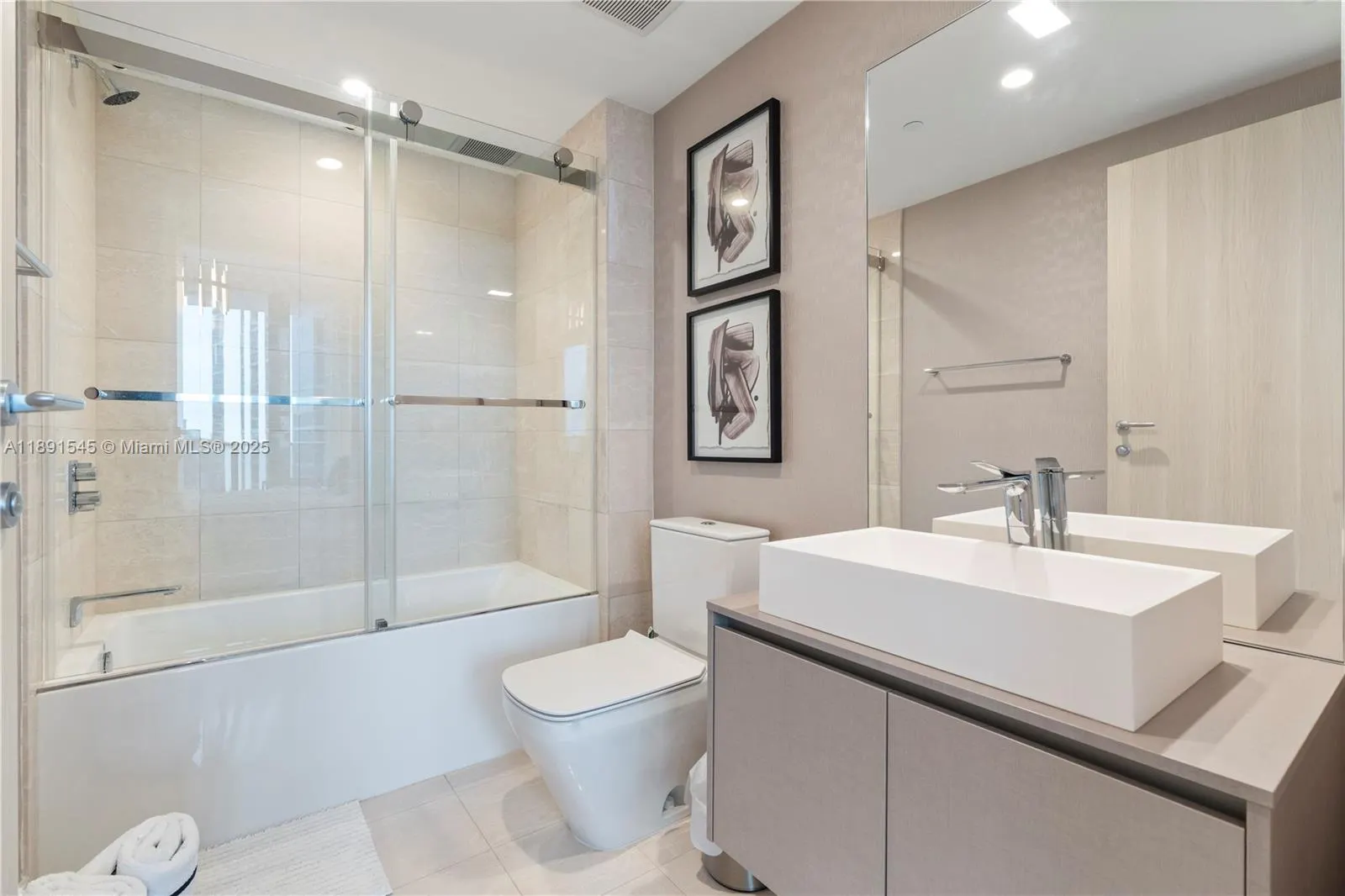1000 Brickell Plz, #3401