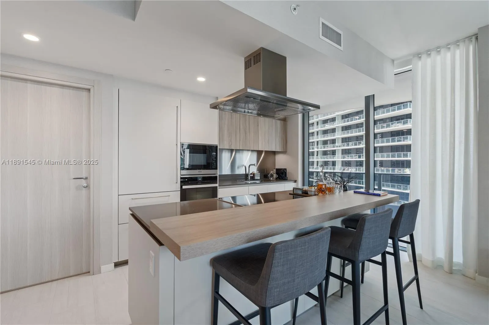 1000 Brickell Plz, #3401