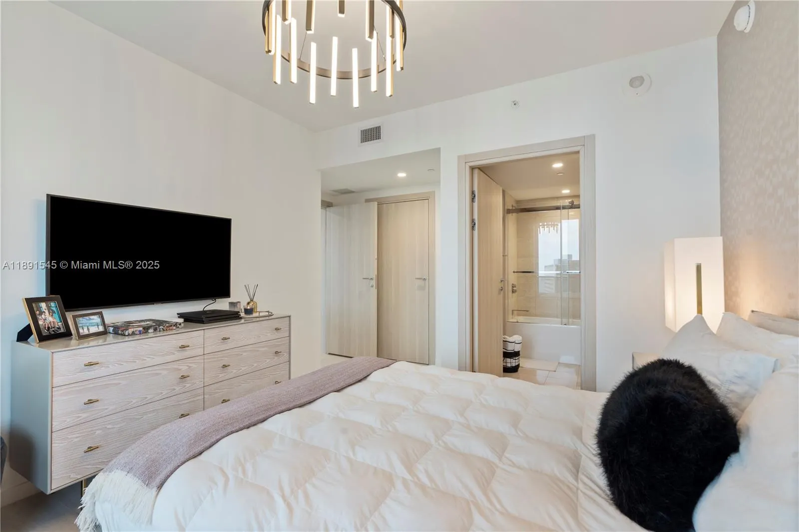 1000 Brickell Plz, #3401