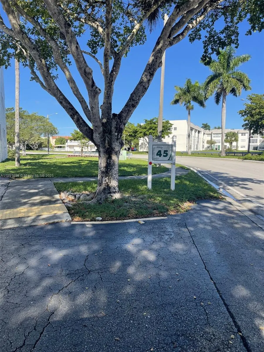 8515 Sunrise Lakes Blvd, #103