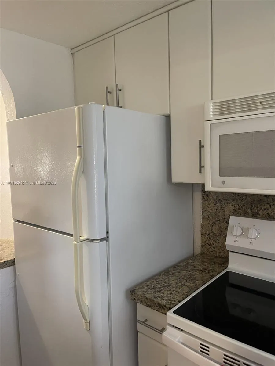 8515 Sunrise Lakes Blvd, #103