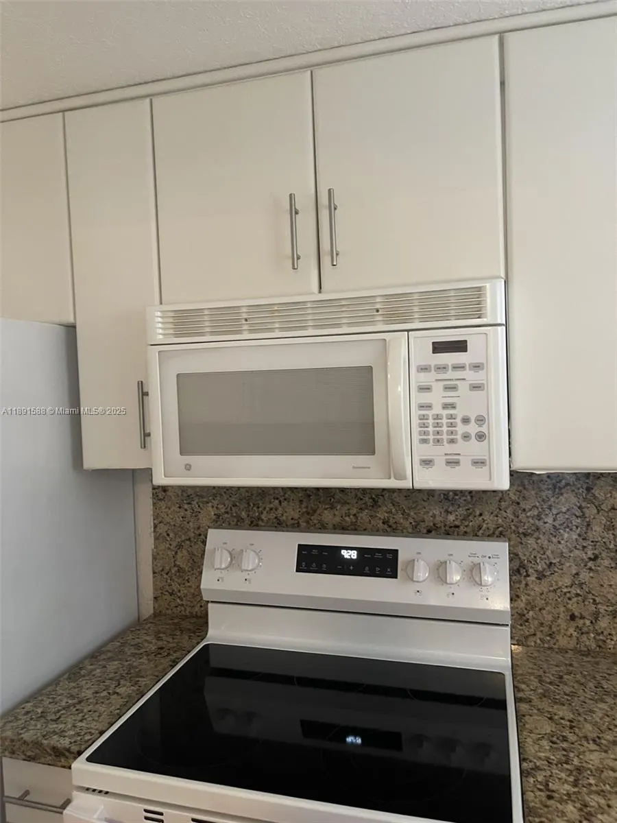 8515 Sunrise Lakes Blvd, #103