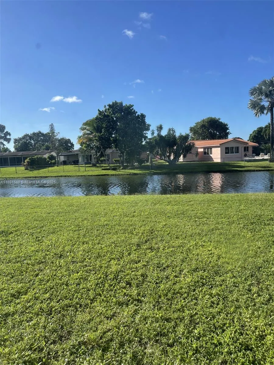 8515 Sunrise Lakes Blvd, #103