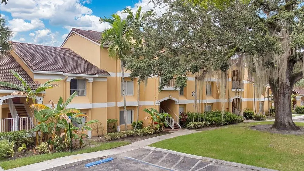 2321 NW 33rd St, #215