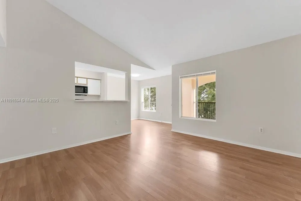 2321 NW 33rd St, #215