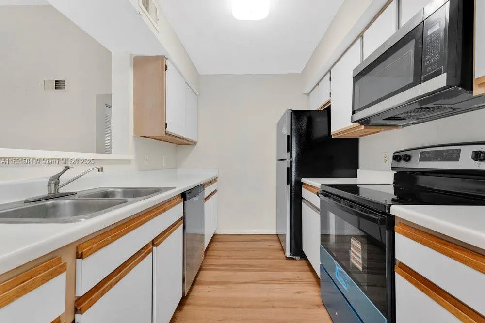 2321 NW 33rd St, #215