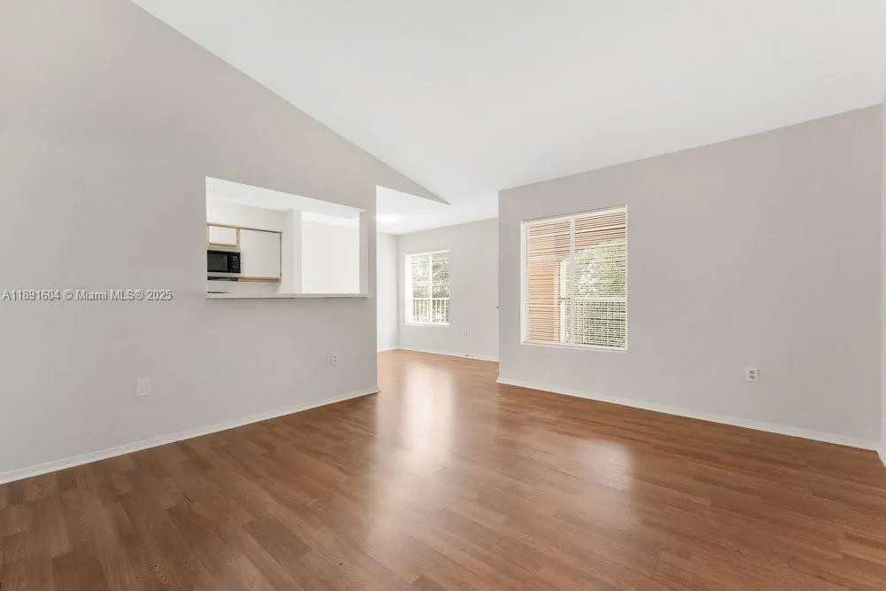 2321 NW 33rd St, #215